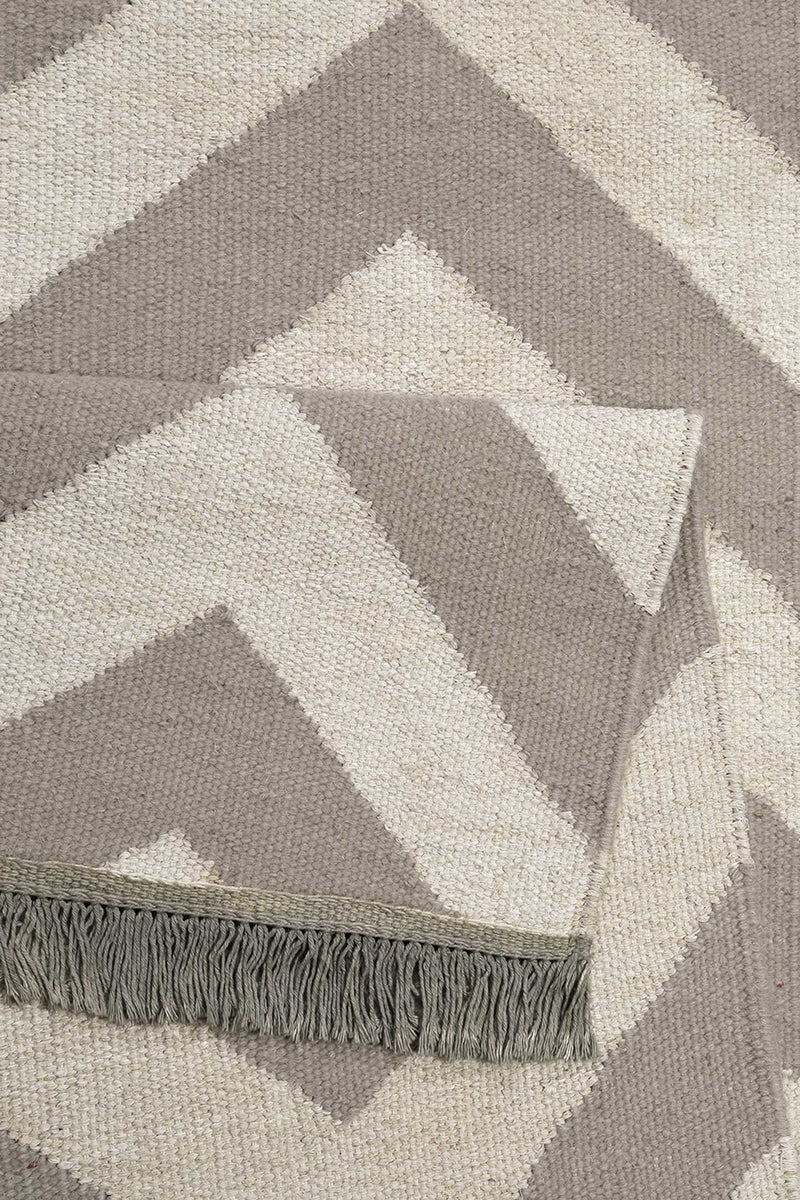 Kelim Teppich Grau Beige aus Naturfasern "Zig-Zag" WECONhome